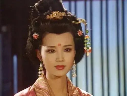 上官婉儿武则天，上官婉儿在武则天时期被称为什么（从仇人、情敌到闺蜜的忘年之交）