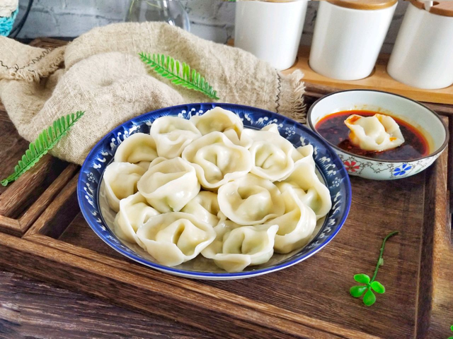 角瓜馅饺子的家常做法，角瓜包饺子馅儿的做法大全（?西葫芦馅的素饺子）