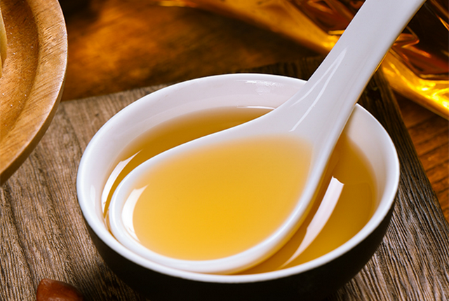 色拉油是什么油，色拉油是什么油可以用什么代替（它和食用油，调和油有什么区别）
