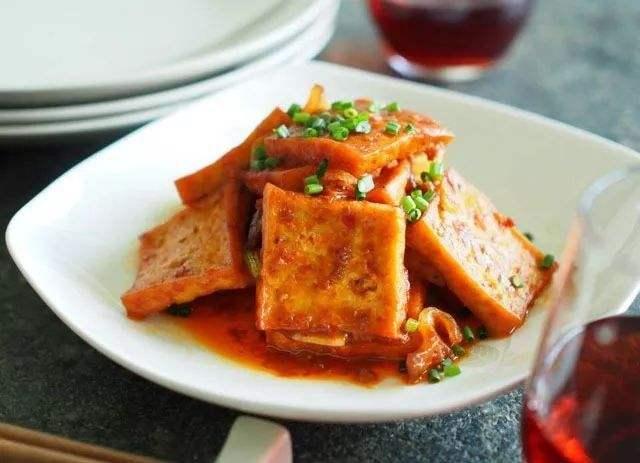 家常煎老豆腐，豆腐用生菜籽油煎效果更好