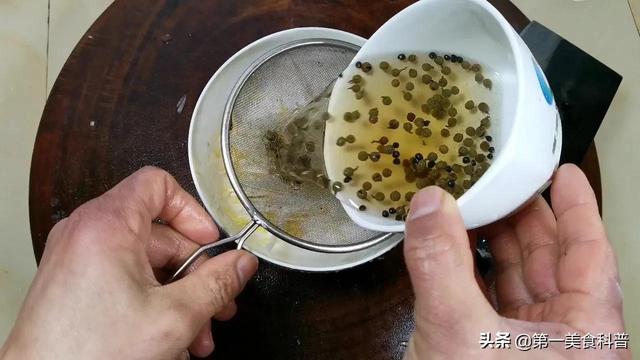 牛肉馅水饺怎么调馅好吃，牛肉饺子的馅怎么调才好吃（这才是牛肉馅饺子最经典做法）