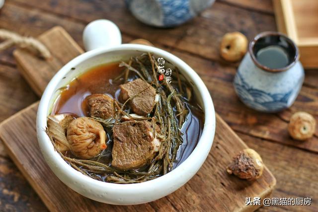 鸡骨草猪横利汤，鸡骨草煲猪横利（广东人常用它煲汤）