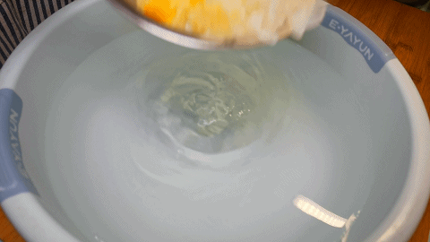 怎样做美味的凉拌银耳，银耳凉拌银耳怎么做（鲜香味美又有营养）