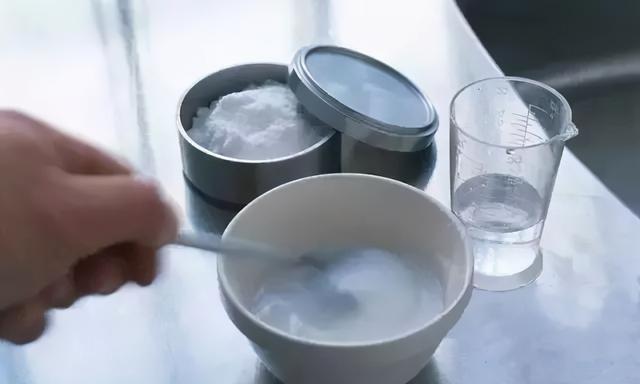 厨房有蟑螂怎么办，家里厨房有蟑螂怎么能根除（蟑螂家族连根拔起）