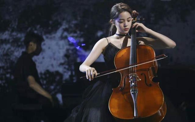 欧阳娜娜在的地方 陈飞宇永远是侧脸，微信头像，欧阳娜娜在的地方 陈飞宇永远是侧脸（欧阳娜娜x陈飞宇x綦美合x王一博）