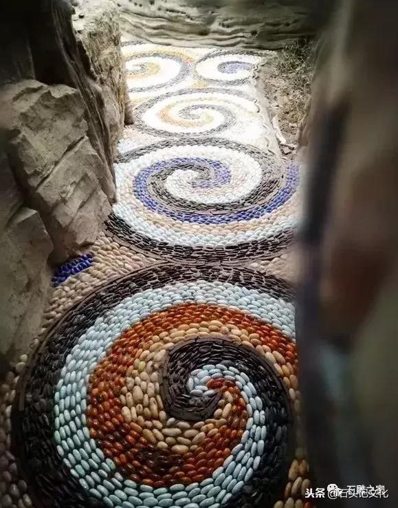 鹅卵石铺装,铺鹅卵石一平米人工费多少钱(超有价值的鹅卵石铺路方法) 鹅卵石铺装,铺鹅卵石一平米人工费多少钱(超有价值的鹅卵石铺路方法)