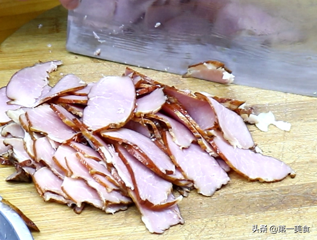 腊肉怎么吃前怎么处理方法，还是最爱农家扁豆炒腊肉