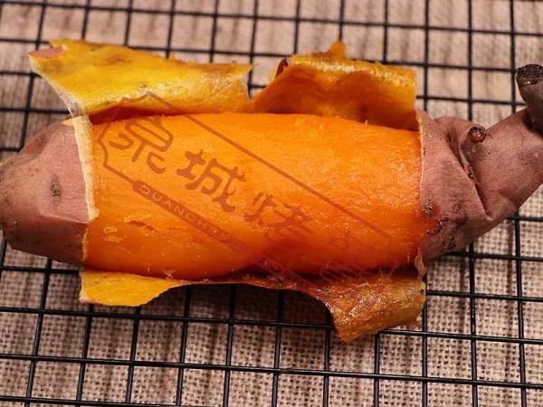 泉城烤薯小地瓜忆童年，村夫烤薯，口味统一，味道饱满