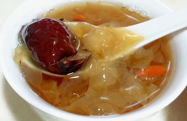 银耳煮多长时间能熟，银耳要煮多久才熟（记住不要直接下锅）