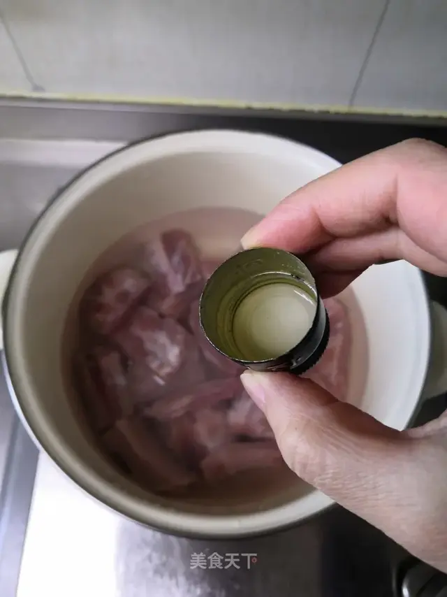 酸菜排骨炖粉条，酸菜排骨炖粉条的做法（口感酸爽很是下饭）