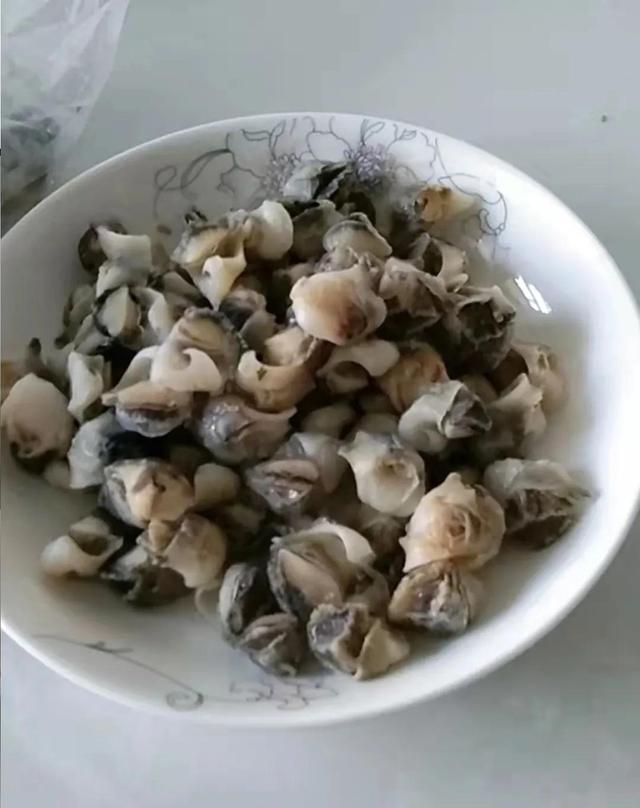 烤海螺怎么做好吃，烤海螺的做法（海鲜烧烤创新：炭烤螺肉）