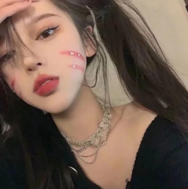 个性十足    徒手摘星，个性十足的签名（偷看两个少年徒手摘星图片）