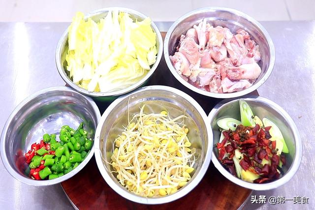 辣子鸡怎么炒才好吃，家常辣子鸡怎么炒（简单一翻一炒端上桌）