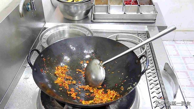 正宗鱼香茄子的做法步骤，鱼香汁的比例1:2:3:4:5（厨师长教你正宗鱼香茄子做法）