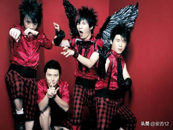 嘻唰唰歌词完整版，嘻唰唰歌词（十年前他们的洗脑神曲火遍全国）