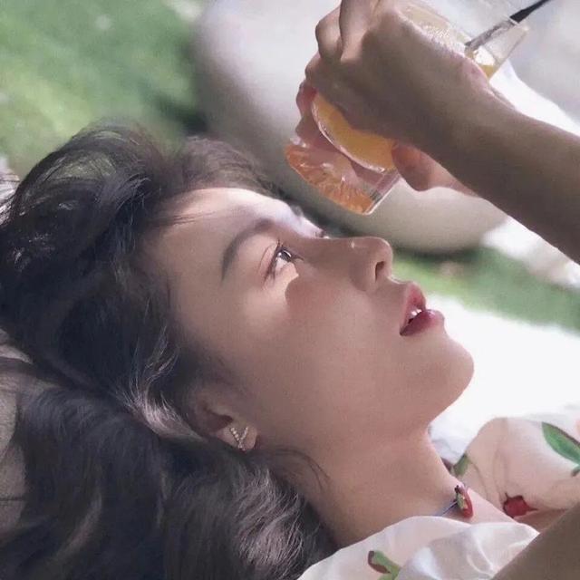 动漫女生头像   今天天气很好适合打打闹闹微信，动漫女生头像   今天天气很好适合打打闹闹，更适合亲亲抱抱（女生：可以获得漂亮并且温柔）