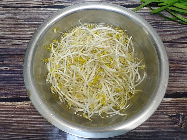 豆芽炒多久能熟，豆芽菜炒多久能熟（豆芽脆爽入味不出水）