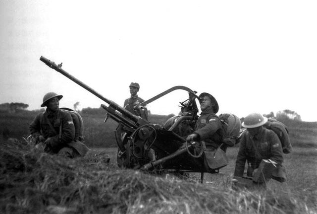 仓皇而逃是什么意思，仓皇逃跑的意思是什么（他是我军第一任特种兵司令）