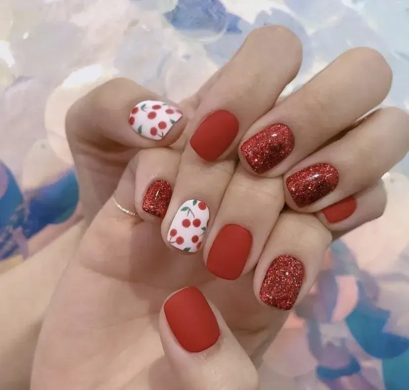 夏天指甲颜色大全图片流行，夏天显白指甲（够仙够清爽最重要是显手白）