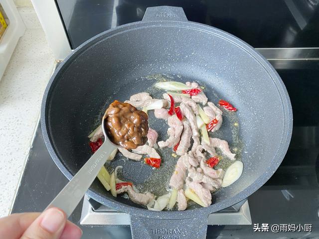 包菜怎么炒肉好吃教程，包菜炒肉最家常快手的做法