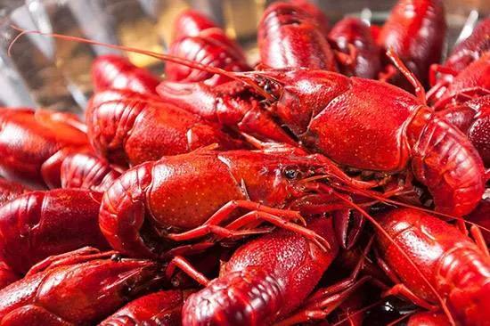 晚上吃鸡爪会胖吗，晚上吃泡椒凤爪会胖吗（晚上吃泡椒凤爪会不会胖）