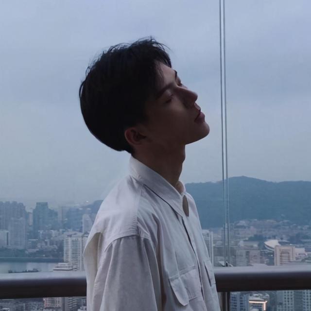 ☆ヾ枫少网名，☆ヾ枫少微信昵称（成熟有些高冷的男生网名两个字-可爱点）