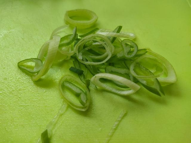 丝瓜怎么切，丝瓜怎么切条状（切片还是切块）