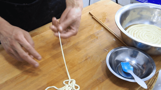 炸馓子的做法和配方，老式馓子的做法和配方（做法和配料毫不保留教给你）