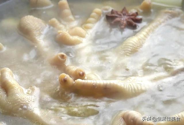 没有柠檬的酸辣鸡爪最正宗的做法，大厨分享在家自制无骨鸡爪