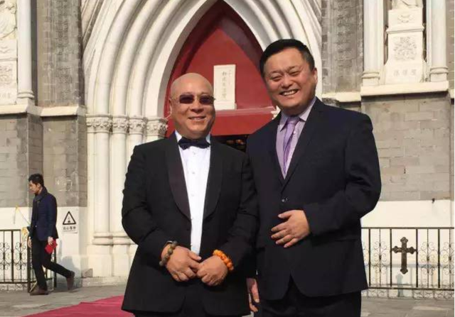 李宝敏狂揍社会人视频，李宝敏（张家豪与李宝敏在酒吧发生冲突）