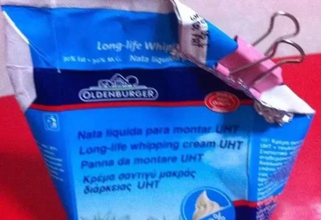 奶油打开后怎么保存时间久，一次用不完的淡奶油怎么保存（淡奶油最长三个月不变质）