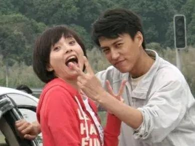 靳东第一任老婆个人简历，靳东的前妻叫什么名字（国家一级演员靳东的低调情史）