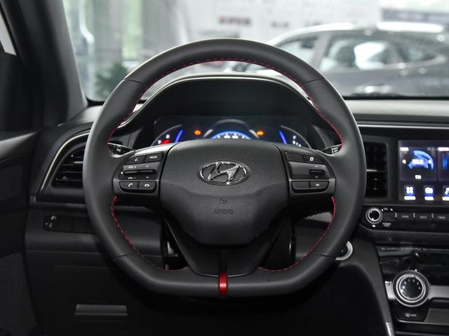 现代elantra是什么车，现代elantra朗动价格及图片（5.4L油耗增压动力）