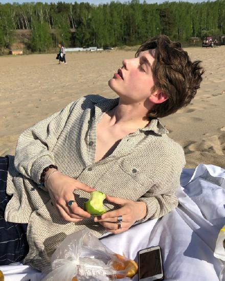 俄罗斯男模－pomogisebe，微信头像，俄罗斯男模－pomogisebe（带你感受一下什么是快要溢出屏幕的少年感）