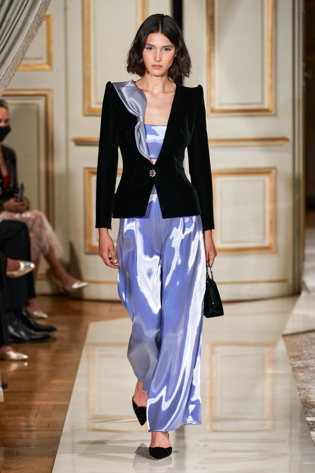 阿玛尼衣服什么档次，阿玛尼服饰什么档次（Privé2021秋季高定女装）