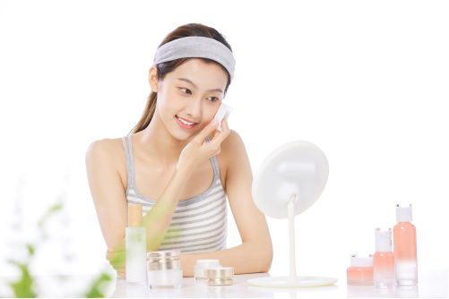 如何洗脸才能清洁皮肤，要怎样洗脸才能彻底清洗干净（每天都洗脸但你真的洗干净了吗）