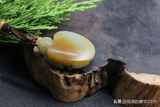 玉是通过什么方式养人的，怎么养玉才能透亮（日常怎么养玉）