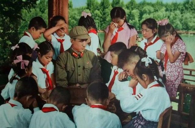 少年雷锋的演员，他57年前在电影《雷锋》中演雷锋一夜成名