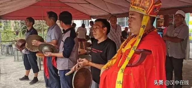 七字孝歌歌词，七字孝歌歌词关四门（汉中这首孝歌，你听过吗）