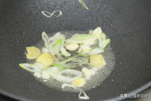 猪肝怎么炒好吃，猪肝怎么炒好吃做好吃（晚上炒了一盘猪肝）