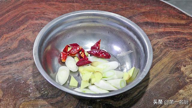 千张怎么炒好吃，炒千张怎么做好吃（大厨教你做青椒炒千张）