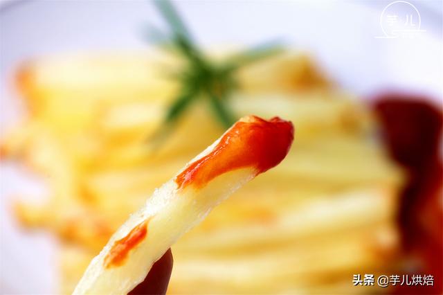 炸薯条的制作方法，如何制作家庭版炸薯条（几滴油炸出一大盘薯条）