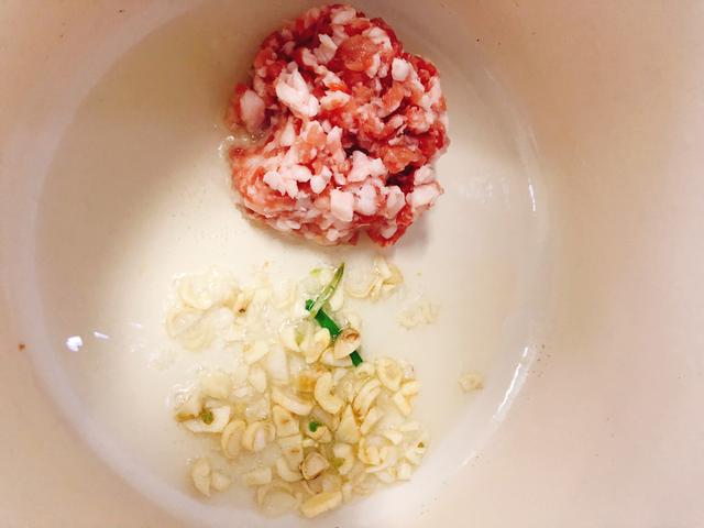 酸菜炒粉的做法，酸辣土豆粉的做法 最正宗的做法（酸菜遇上米线）