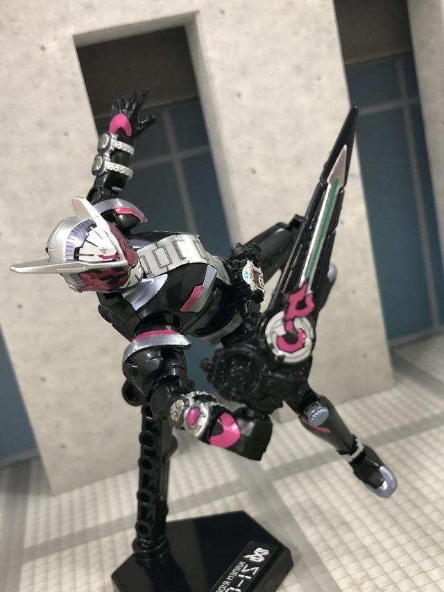 ps怎么镜像翻转，ps里怎么镜像翻转（装动镜世界版假面骑士时王登场）