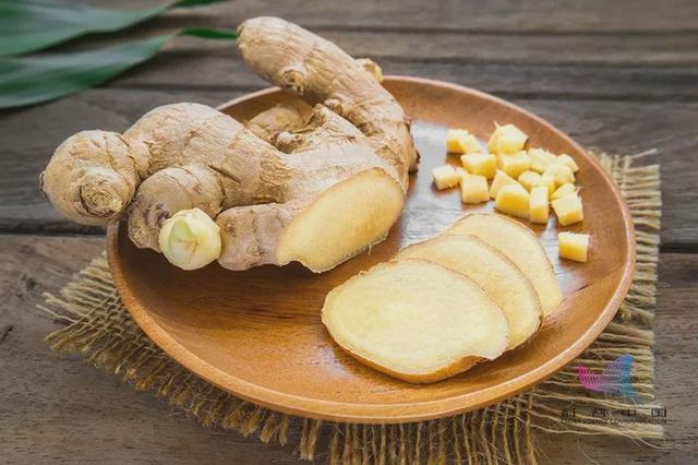 晚上吃姜赛砒霜，晚上吃姜赛砒霜是真的吗（多年的疑问终于解开了）