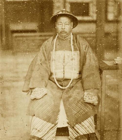 中央官员面相分析,清朝官员的真实形象大臣上朝交头接耳-相术-荣耀