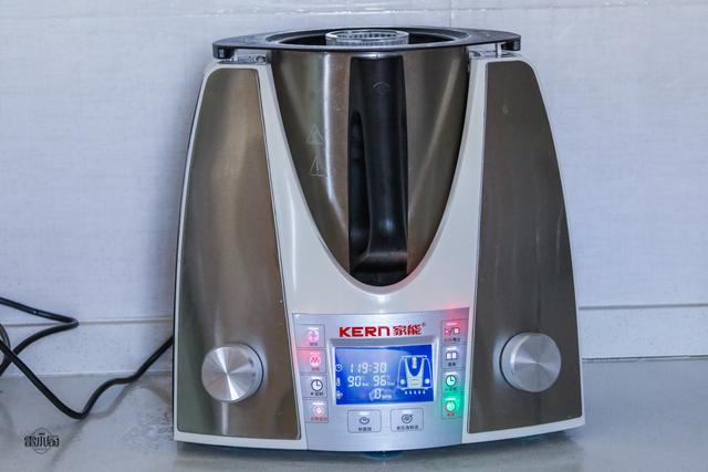 什么炖猪蹄汤好吃又大补，猪蹄别再红烧了