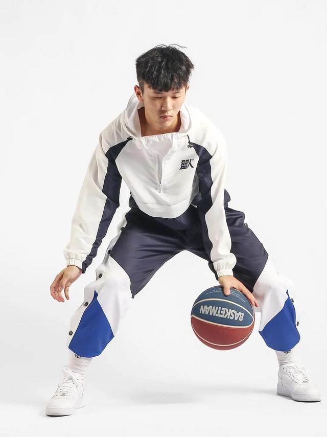 2xl适合什么身高体重，xl适合什么身高体重（潮流百搭的连帽风衣）