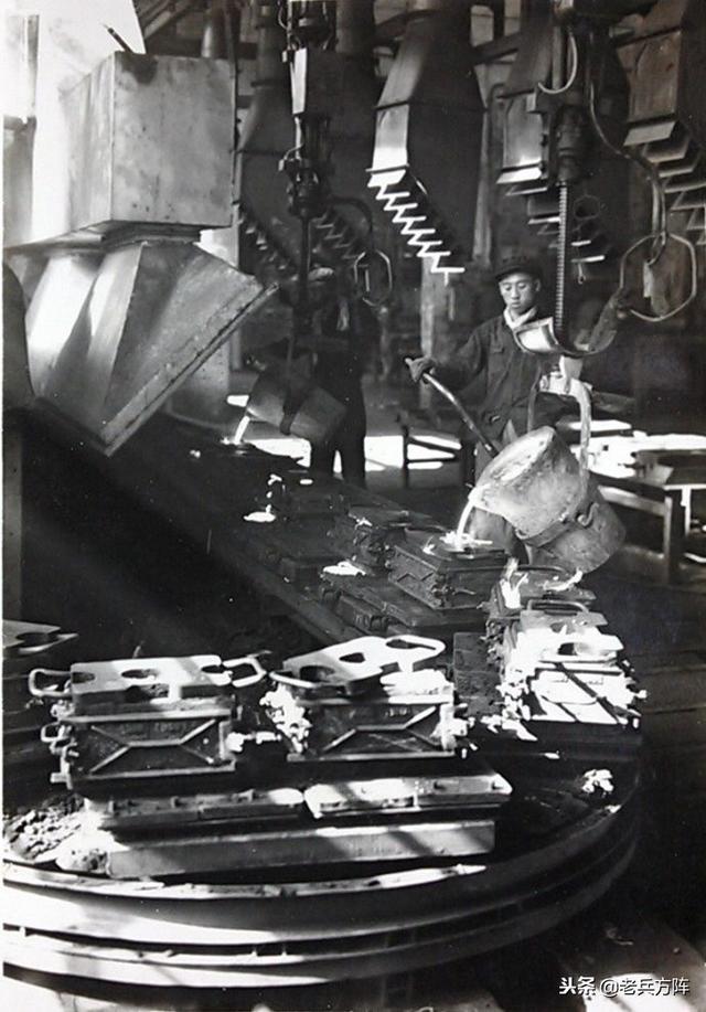 2,新中国"大跃进"时期工农业生产场景,大兴水利大炼钢