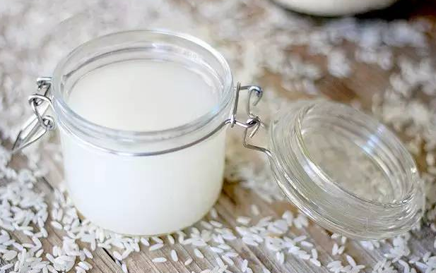 洗米水怎么处理才达标排放，洗米水能杀菌吗（就先将淘米水、菜叶子制作成肥料吧）